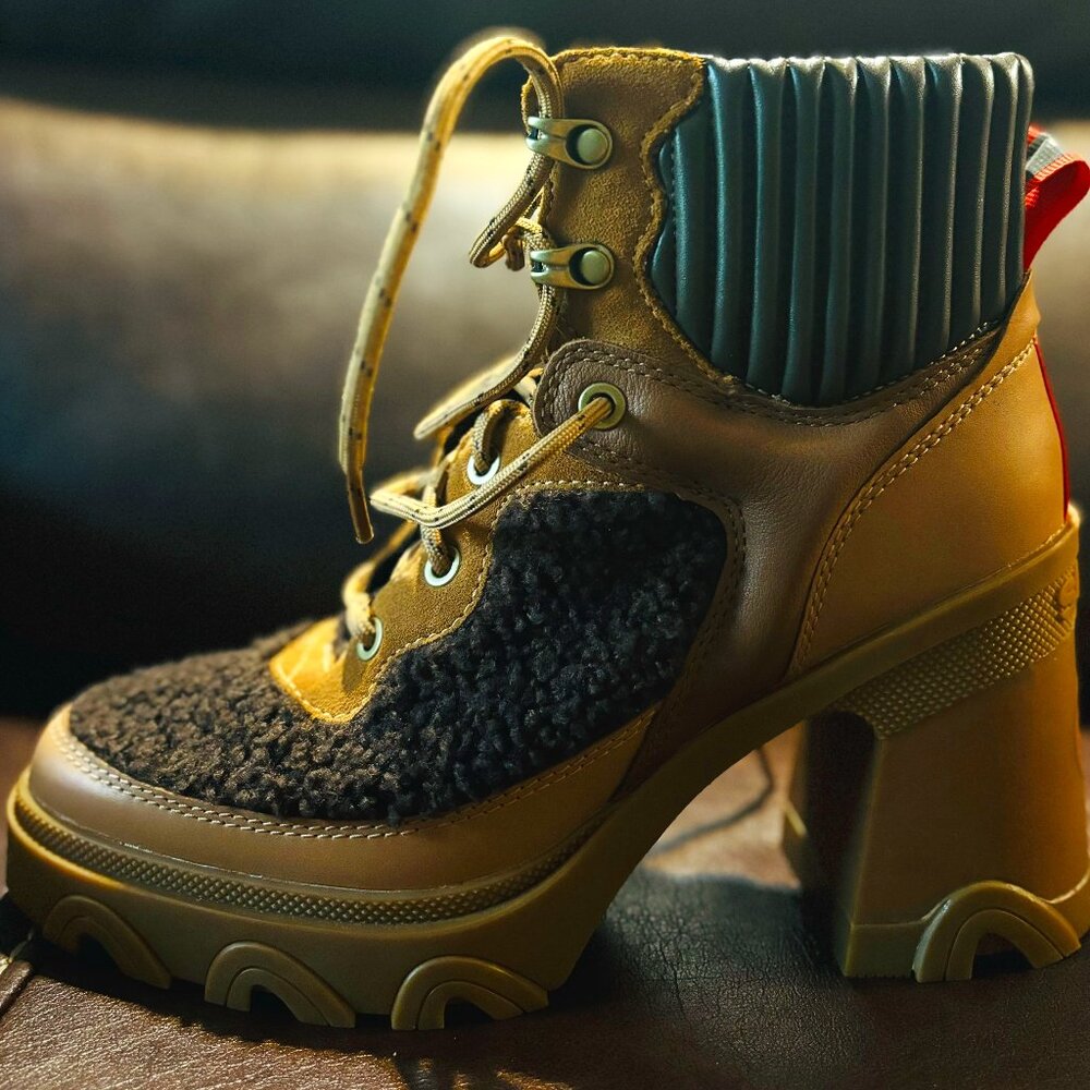 Sorel Brex heel cozy lace boots